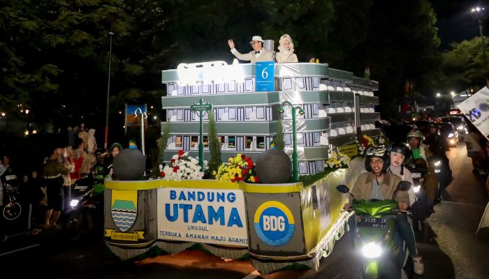 Warga dan Wisatawan Antusias Menyaksikan Sumirat Bandung Citylight Festival 2025