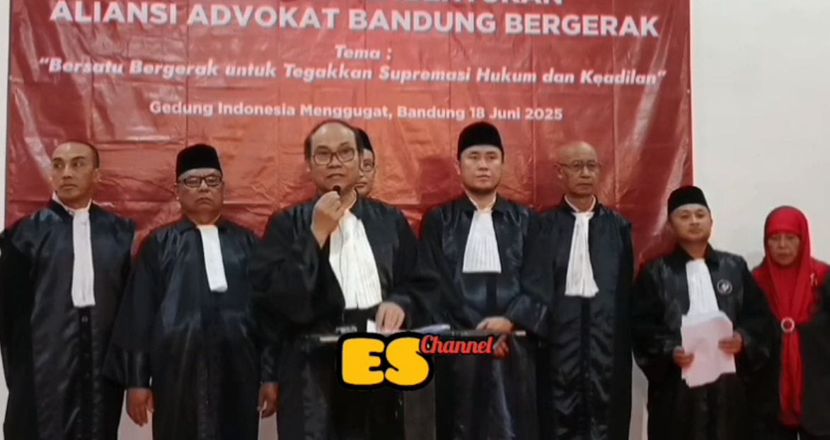 Aliansi Advokat Bandung Bergerak (AABB) menyampaikan pernyataan sikap terkait penetapan delapan aktivis sebagai tersangka oleh Polda Metro Jaya