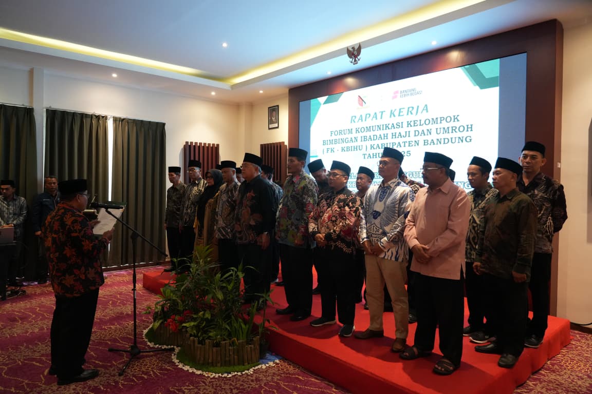 Rapat Kerja Forum Komunikasi Kelompok Bimbingan Ibadah Haji dan Umroh (FK-KBIHU) di Grand Sunshine Soreang