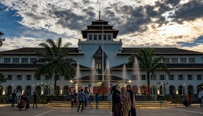 Cuaca Bandung Berawan Jelang Akhir Pekan