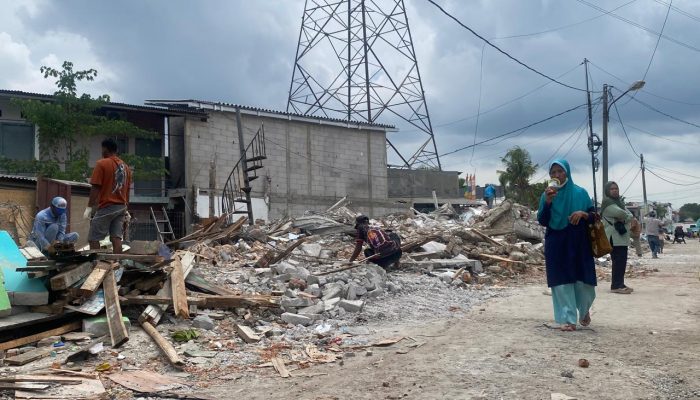 Ratusan Bangunan Liar di Telukjambe Karawang Dibongkar Satpol PP