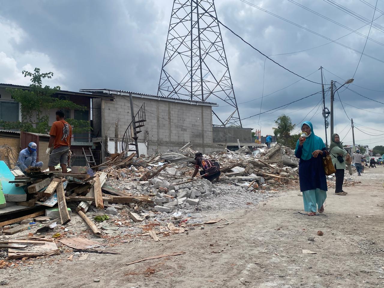 Penertiban Bangunan Liar di Karawawang