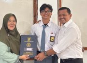 Bupati Sumedang Ambil Rapor Anak di Sekolah, Gaungkan Gerakan Ayah Hadir dalam Pendidikan