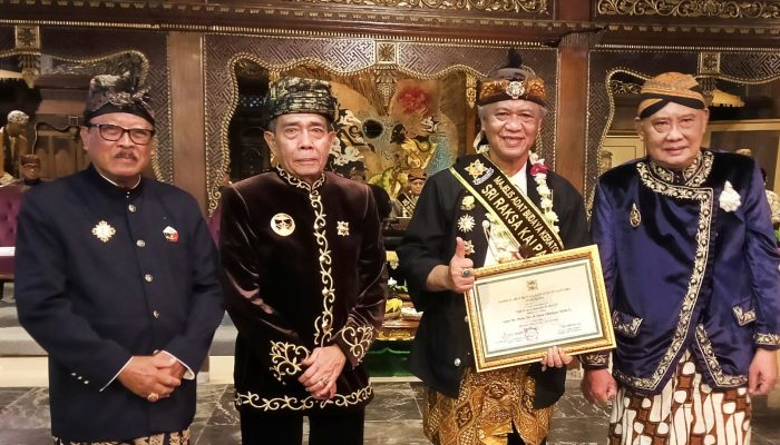 Abah Anton Charliyan Raih Penghargaan Sriraksa Kalpa Budaya Nusantara