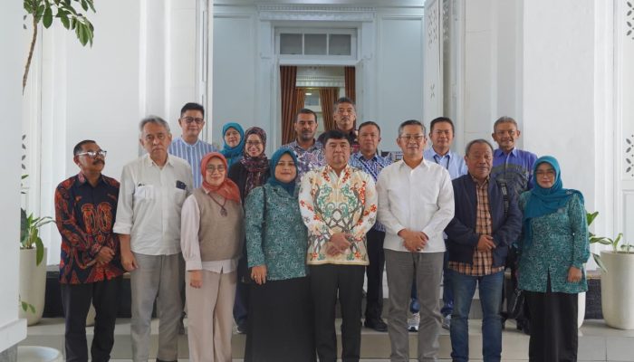 Evaluasi Kinerja Pelayanan Desa, Kadis PMD Jabar Cek Lapangan Hingga ke Garut