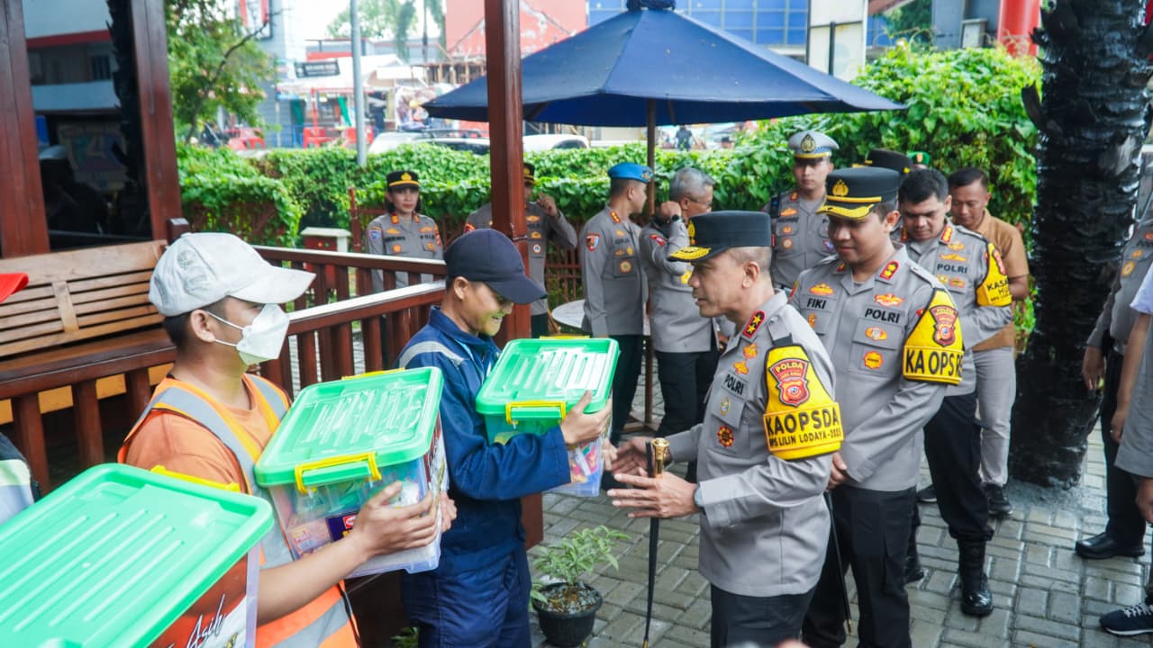 ‎Kapolda Jabar Tinjau Tol Jakarta–Cikampek dan Pos Pengamanan Polres Karawang