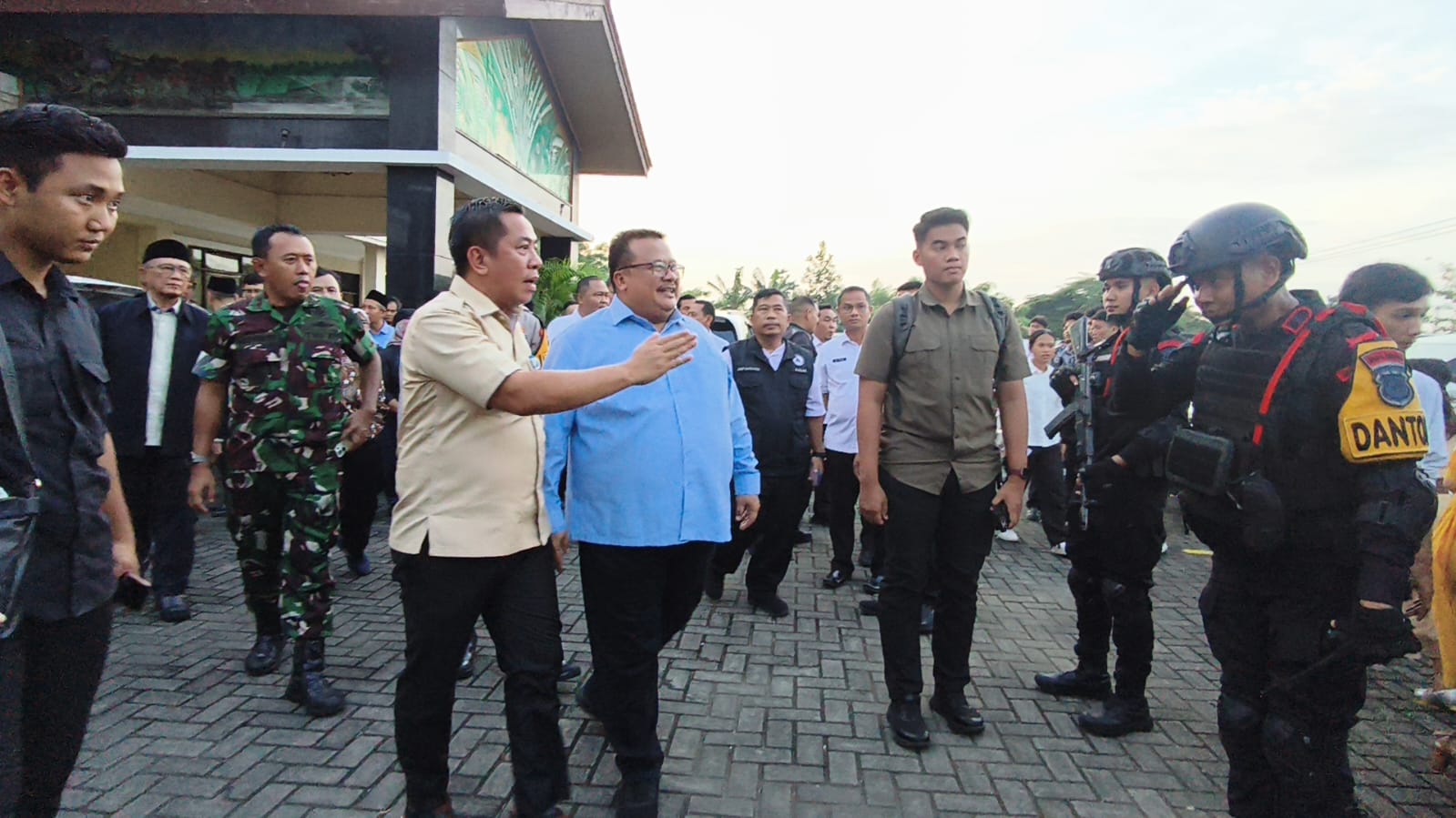 Kementerian Agama (Kemenag) bersama jajaran Forum Koordinasi Pimpinan Daerah (Forkopimda) melakukan kunjungan ke Gereja HKBP di Istana Kana, Cikampek