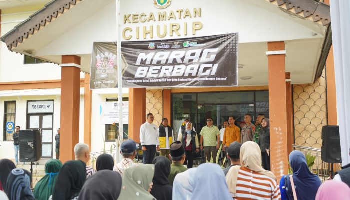 Bupati Garut Bersama MARAG Salurkan Bantuan Sosial di Cihurip