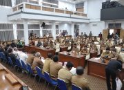 Ratusan Kades Garut Geruduk DPRD, APDESI Desak Kebijakan Pro Desa