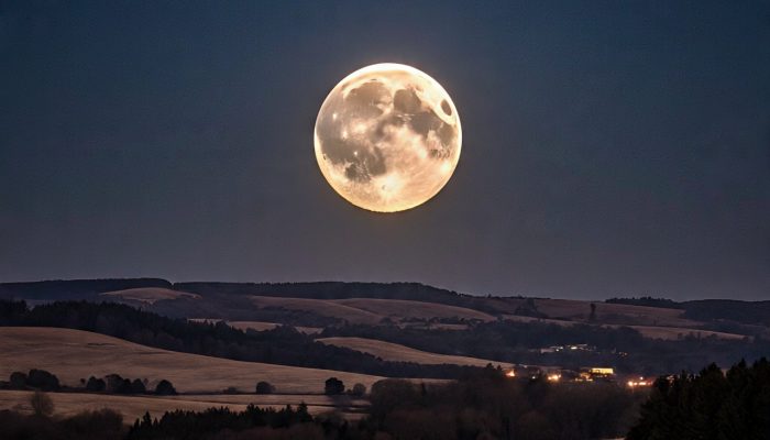 Keindahan Supermoon Cold Moon 2025 dan Jarak Terdekat Bulan