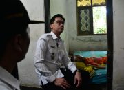 Wabup Fajar Kunjungi Rumah Kurniawan, Remaja 17 Tahun yang Lumpuh di Buahdua