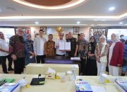 Anggota dan Pimpinan Komite I DPD RI bersama Jajaran Kejaksaan Agung RI Usai Rapat Kerja di Senayan