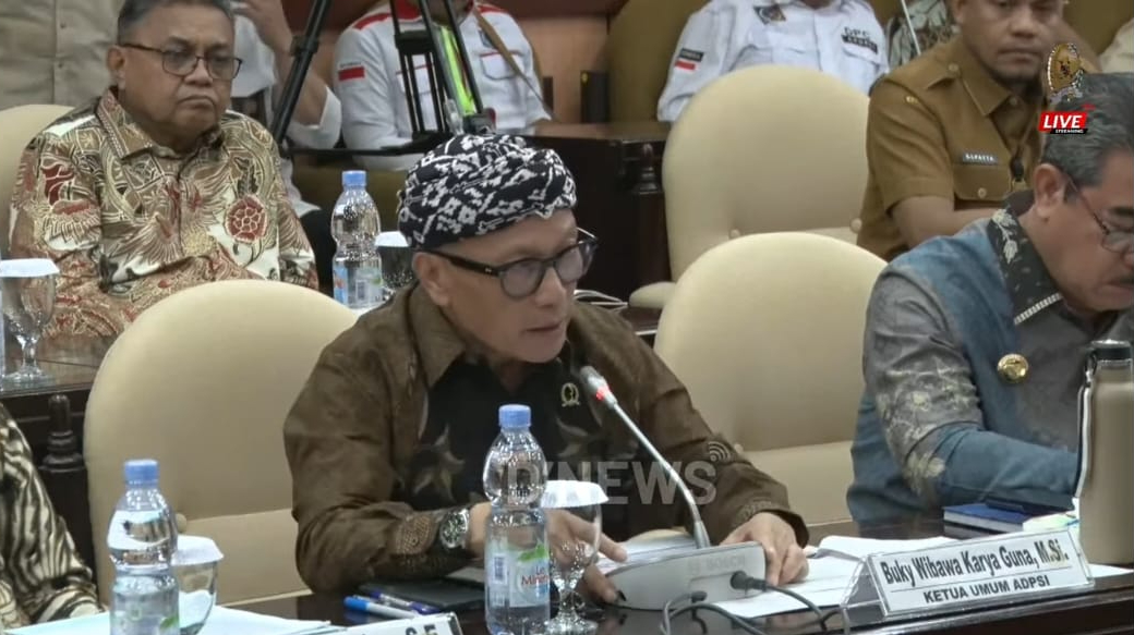 Ketua DPRD Jawa Barat, Buky Wibawa Karya Guna