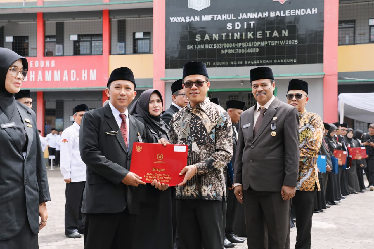 Bupati Bandung Dadang Supriatna