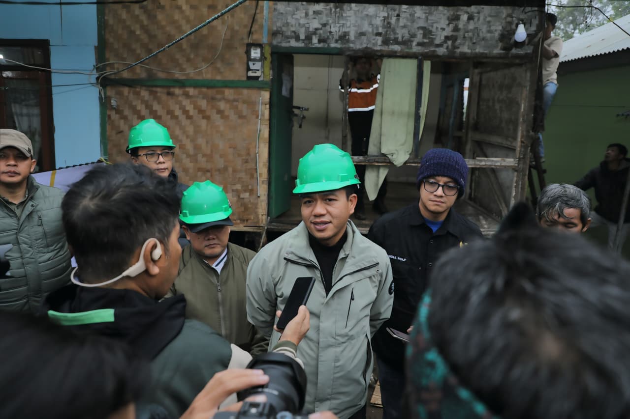 Bupati Bandung Dadang Supriatna Bedah Rumah di Pangalengan