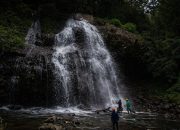 Pesona Curug Tilu Leuwi Opat di Bandung: Keindahan Alami yang Menyegarkan Jiwa