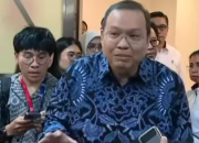 Direktur Utama Bursa Efek Indonesia (BEI), Imran Rahman, resmi mengundurkan diri dari jabatannya