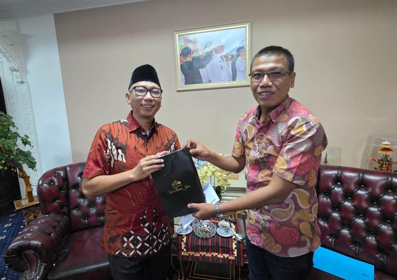 Gubernur Lampung Rahmat Mirzani Djausal bersama Ketua PWI Lampung Wirahadikusumah