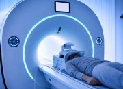Ilustrasi Pasien Menjalani Terapi MRI