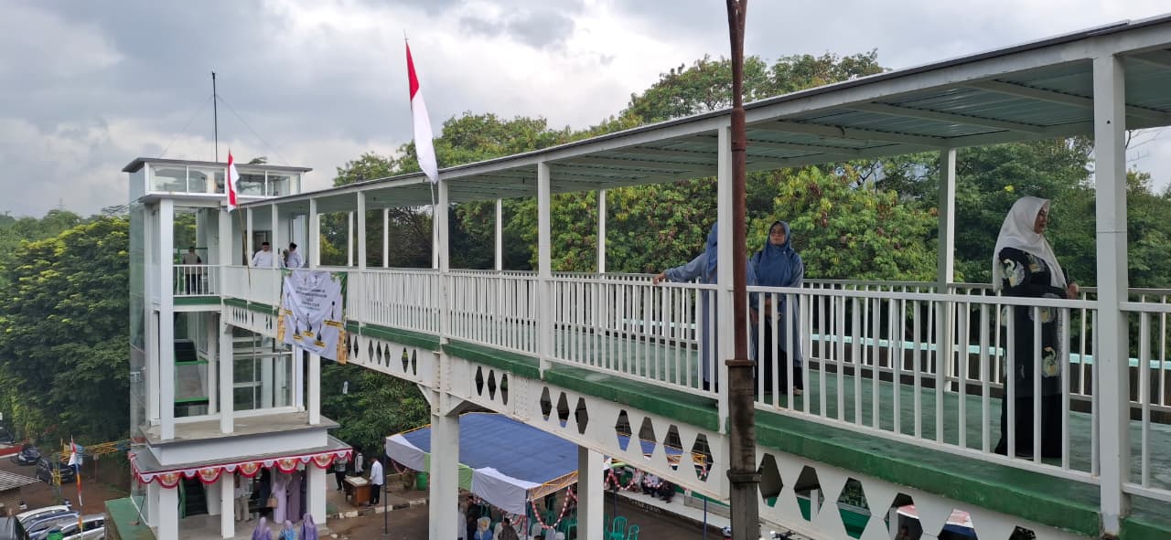 Lift dan Jembatan Masjid Merci