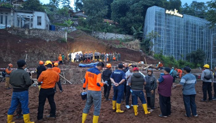 Longsor Cisempur Sumedang Tewaskan Empat Pekerja Bangunan