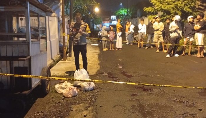 Kantong Plastik Putih Berbau Menyengat Gegerkan Warga BRP Kota Tasikmalaya