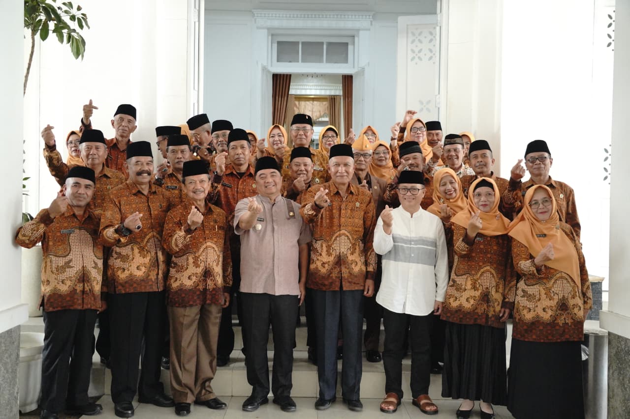 Pengukuhan PWRI Kabupaten Garut
