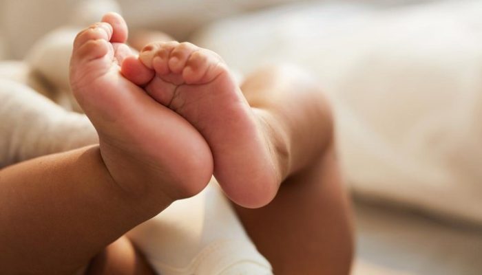 Bayi Baru Lahir Ditemukan Di Samping Tempat Pembuangan Sampah
