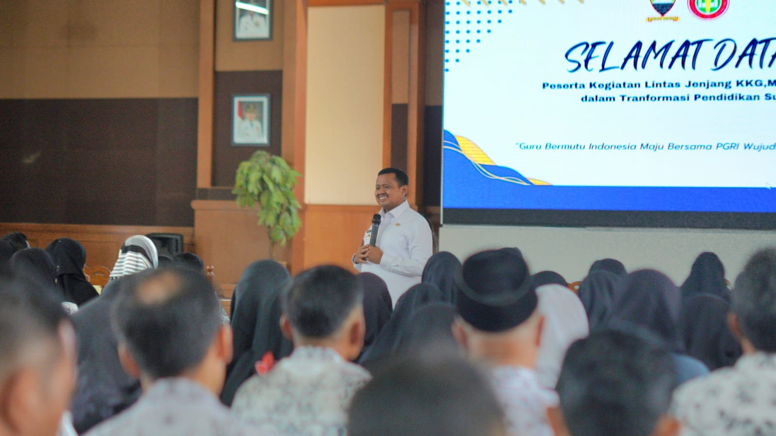 Bupati Sumedang Dony Ahmad Muniir