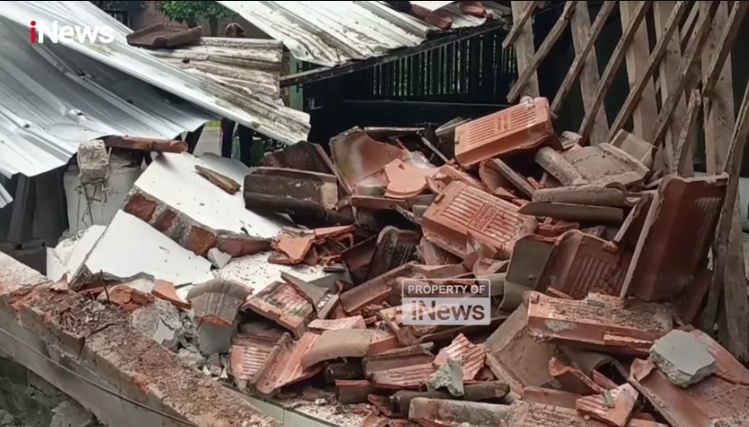 Kerusakan akibat gempa Magnitudo 6,4 di Pacitan
