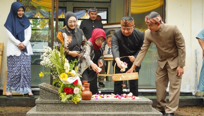 HJG 213, Bupati Syakur Ziarahi Makam Pendahulu Garut