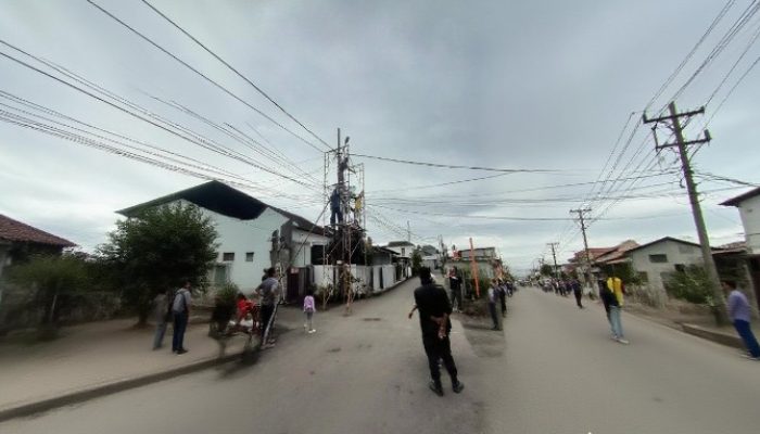 Menanti Dishub Tak Datang, Warga Arcamanik Ganti Lampu Jalan Sendiri