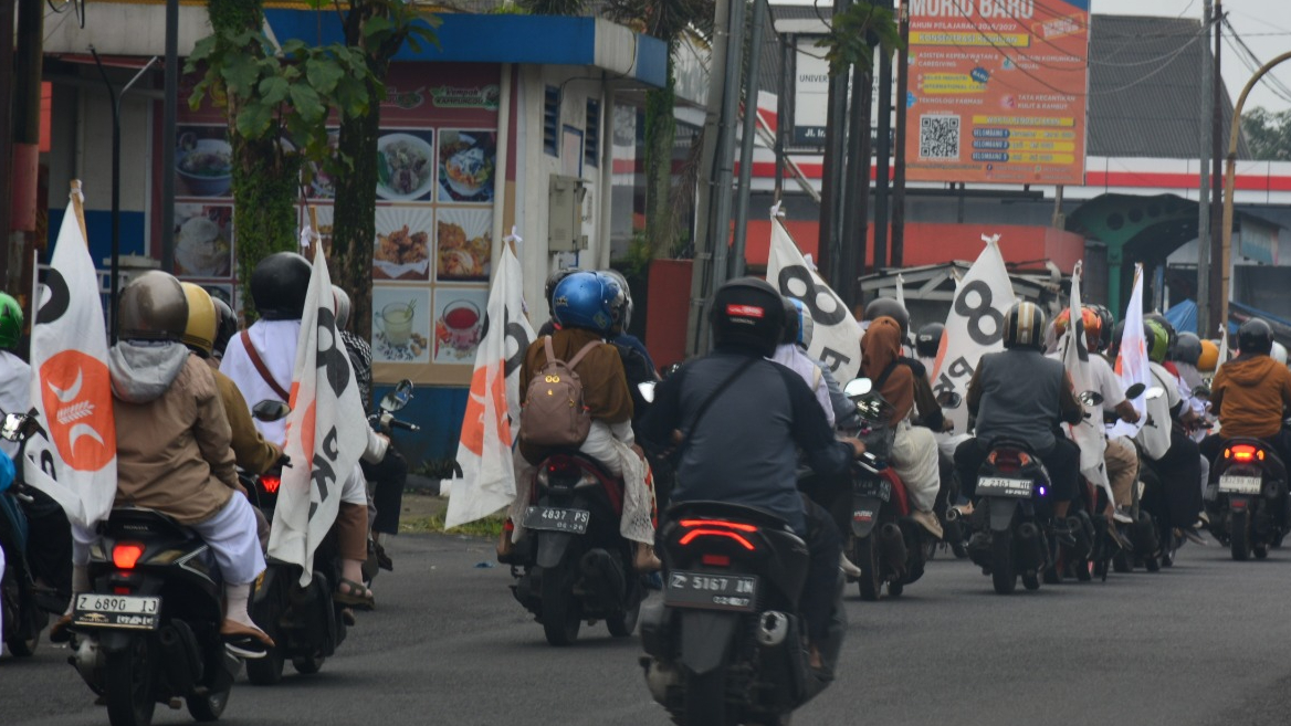Pawai Tharib PKS