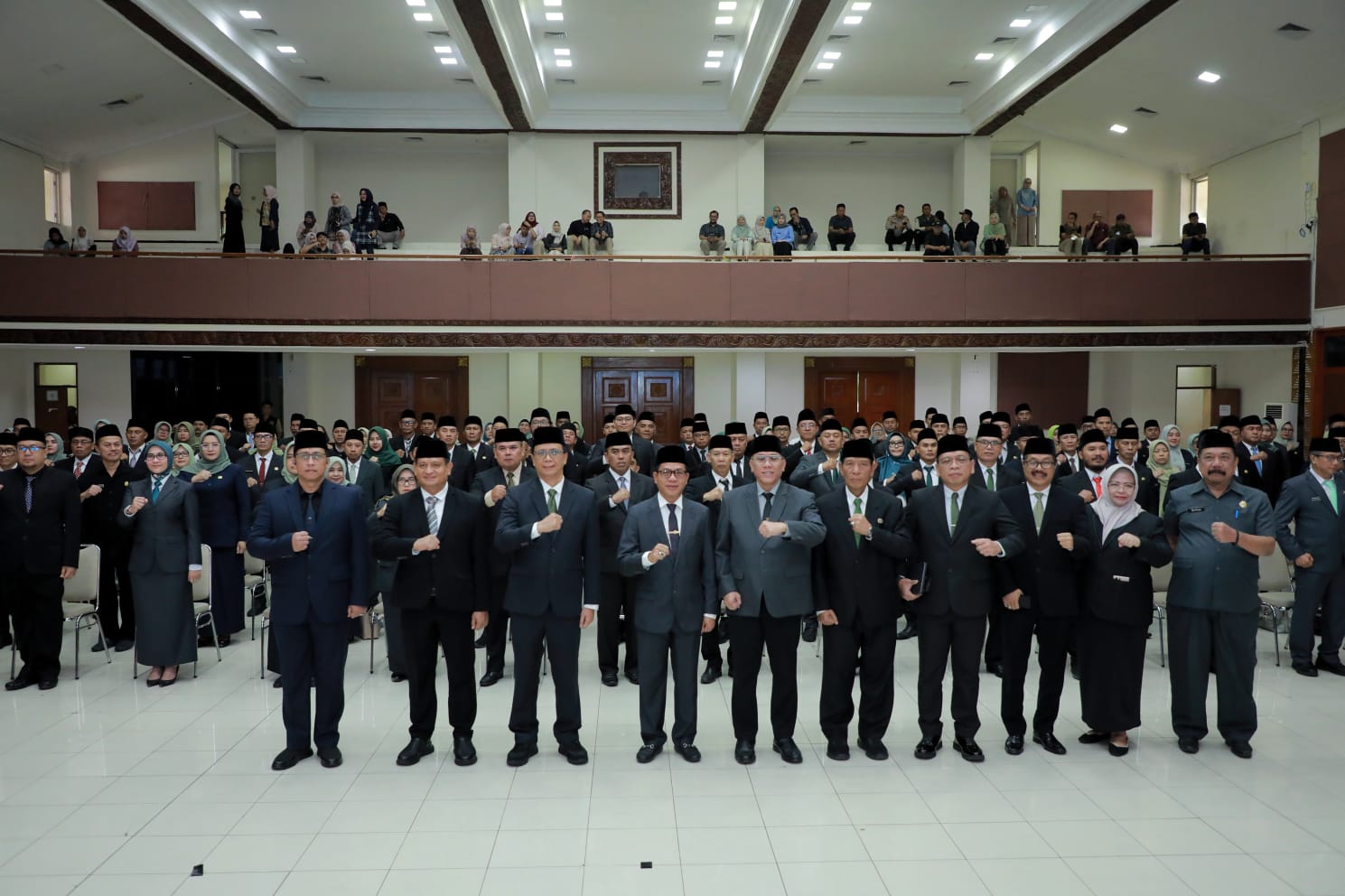 Bupati Bandung Dadang Supriatna melantik 143 orang pejabat administrator, jabatan pengawas, jabatan fungsional