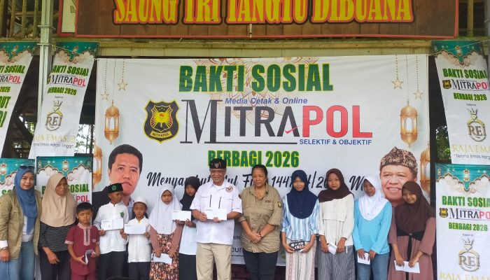 Jelang Idulfitri, Abah Anton Tebar Bingkisan untuk Warga