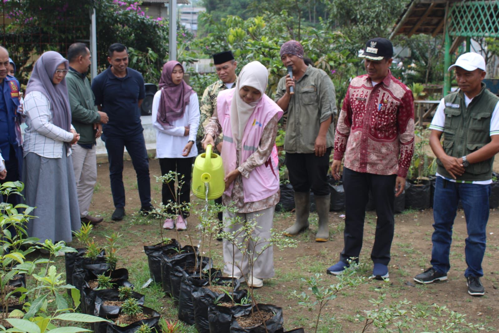 Peringatan Sekolah Sungai Cimanuk (SSC) menggelar Peringatan Hari Air Sedunia (World Water Day) Tahun 2026, yang dilaksanakan di Lapang Harum Madu, Kampung Neglasari, Desa Mekarsari, Kecamatan Bayongbong, Kabupaten Garut