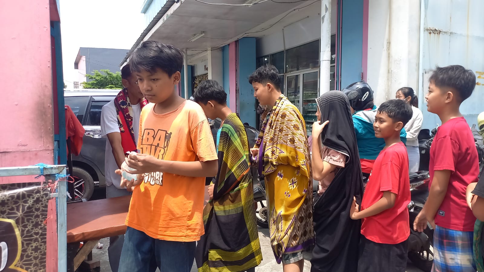 Squad Hijrah Parkir Mannaku Kota Tasikmalaya Gelar Jumat Bersedekah