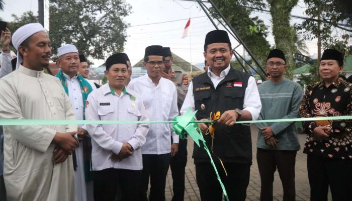 Bupati Dony Buka Kampung Ramadan Masjid Agung Sumedang