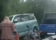 Hujan Deras Terjang Rahong, 15 Mobil Tertimpa Pohon