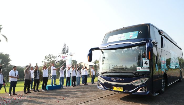 Pupuk Kujang Berangkatkan 354 Pemudik Bus Premium