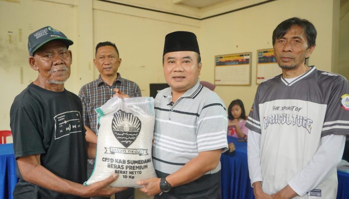 Pemkab Sumedang Salurkan Beras CPPD untuk 36 Desa Rawan Pangan