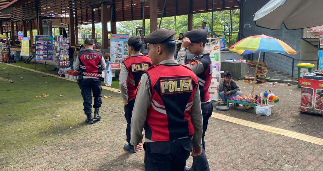 Personil Polisi Polresta Tasikmalaya Berpatroli Saat Lebaran