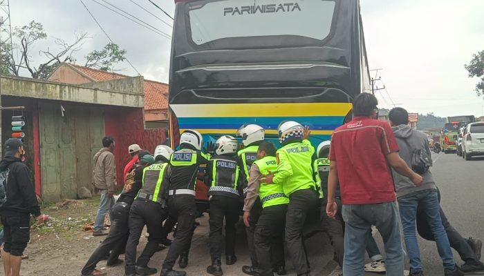 Polres Tasikmalaya Kota Siaga di Tanjakan Gentong, Pastikan Pemudik Aman