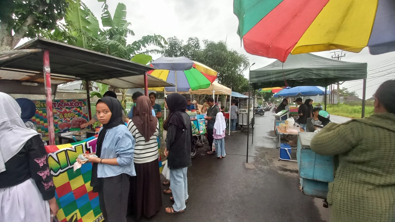 Warga Padati Pusat Takjil Tasikmalaya