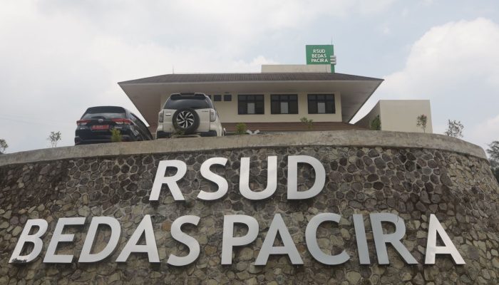 Plafon RSUD Bedas Pacira Rusak Diterjang Angin Kencang