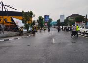Angin Kencang Terjang Bandung, Reklame Roboh
