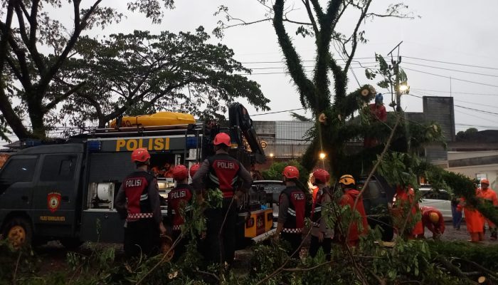 Evakuasi Cepat dan Terukur, Tim SAR Dalmas Kerahkan Mobil Rantis Rescu