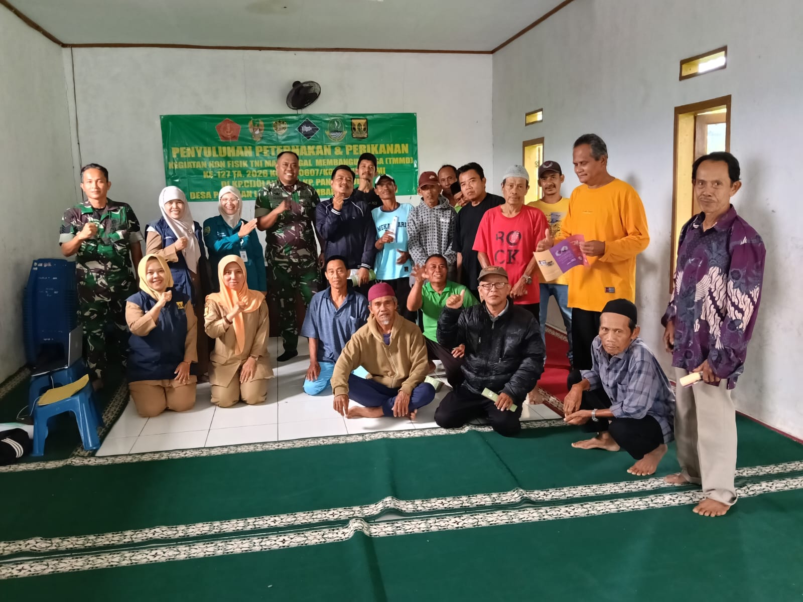 Program TNI Manunggal Membangun Desa (TMMD) ke-127 yang digelar oleh Kodim 0607/Kota Sukabumi di Desa Parakanlima