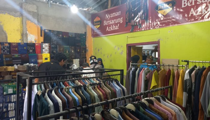 Jelang Lebaran, Toko Busana Muslim Tasikmalaya Diserbu Pembeli