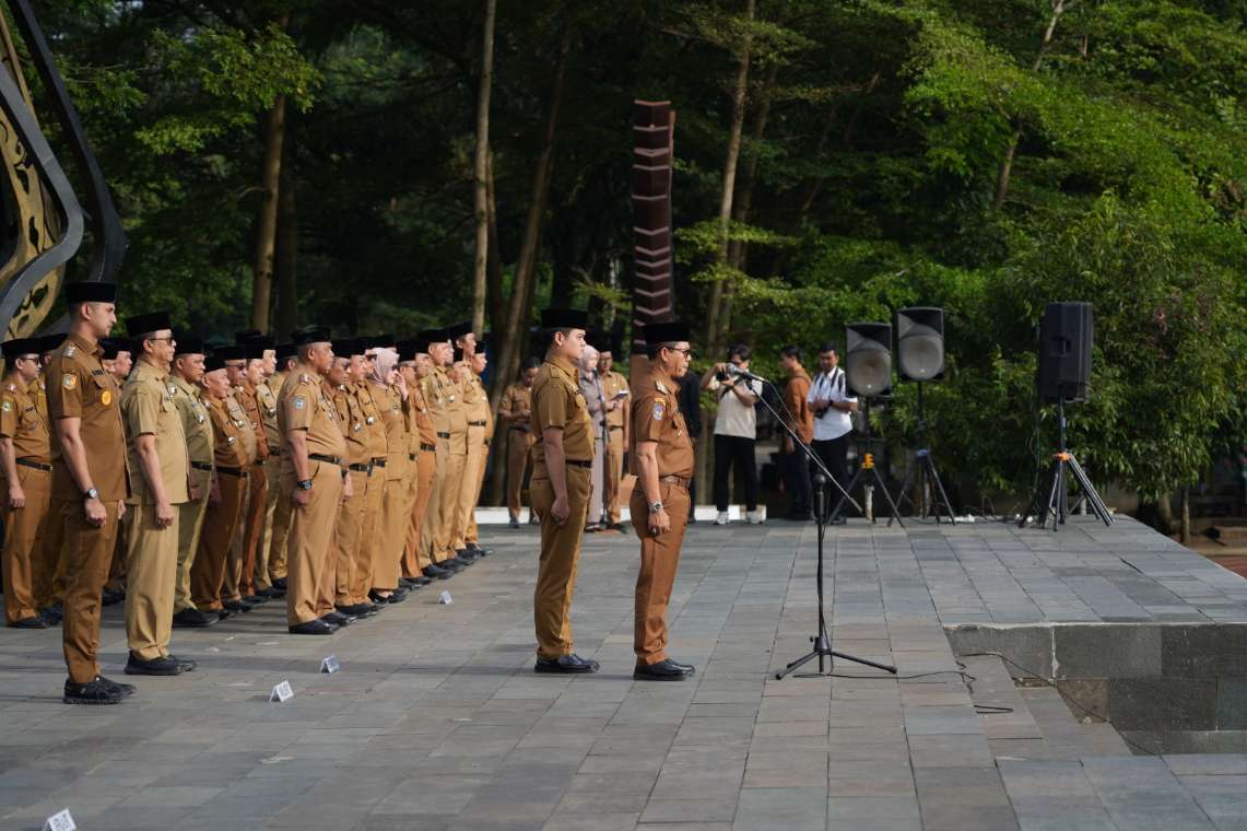 Apel bulanan ASN Kabupaten Bandung di Lapangan Upakarti, Soreang